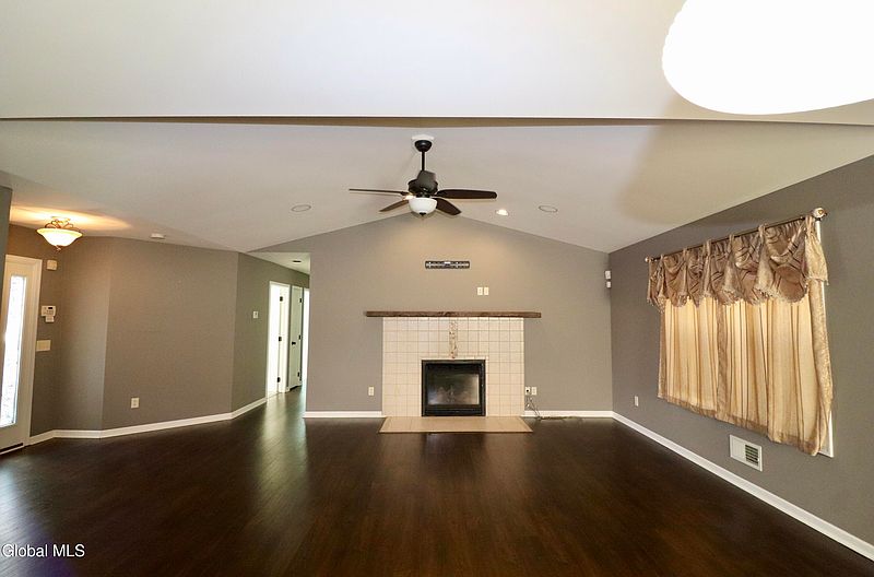 4th image of 10 Clearview Drive