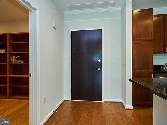 4th image of 444 W Broad St Unit 610