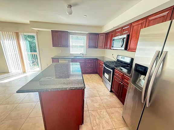 5th image of 48 Riverside Ln