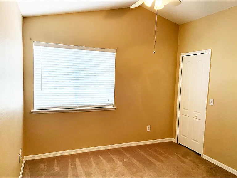 102 Wilton Cir — Photo 12
