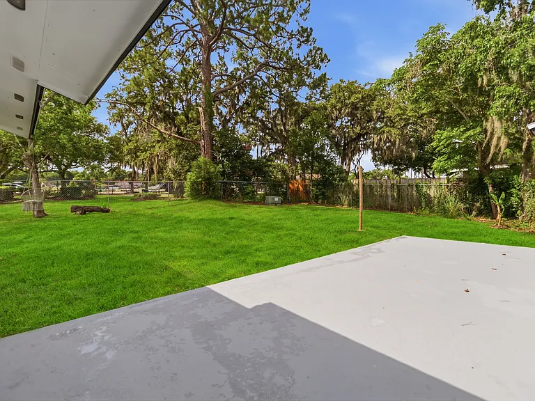 436 Eagle Creek Cir — Photo 3