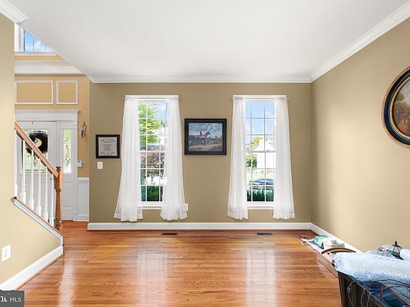 3rd image of 309 Streett Cir