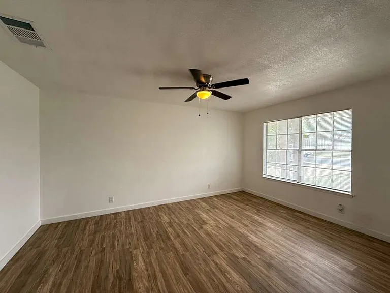 7318 Glen Trl — Photo 8