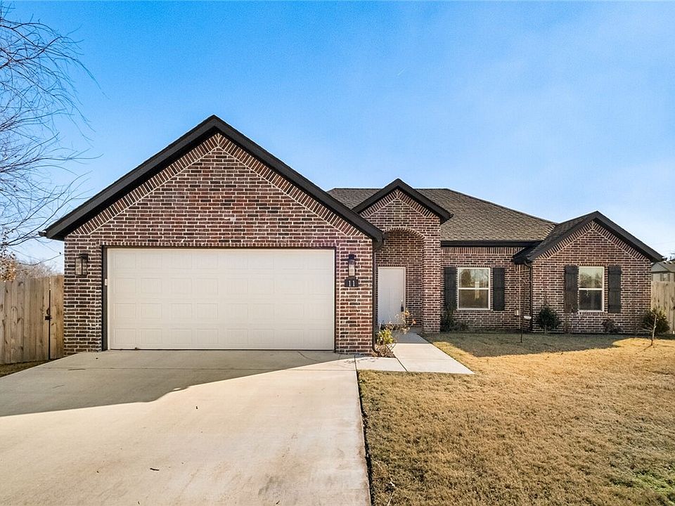 1st image of 11 Briscoe Ln