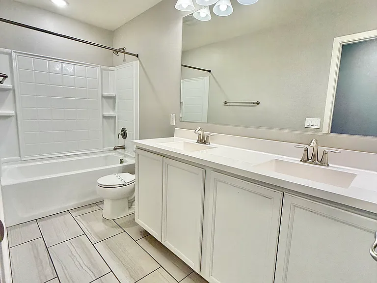 6803 N 88th Dr — Photo 16