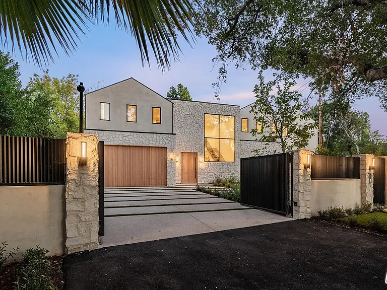 5064 Encino Ave — Photo 2