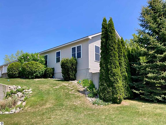 4th image of 2116 Seaview Dr