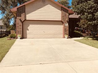 111 Briarwood Dr, Towanda, KS 67144