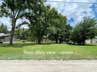 203 S Walnut St, Pana, IL 62557