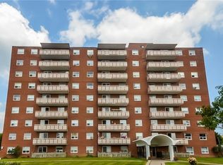 851 Queenston Rd #204, Hamilton, ON L8G 1B4