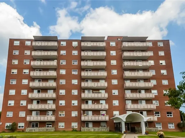 851 Queenston Rd #204, Hamilton, ON L8G 1B4