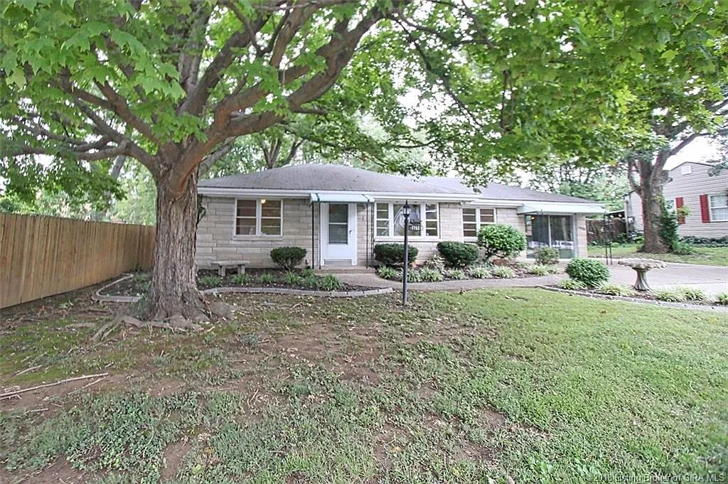1752 McDonald Ln photo 1