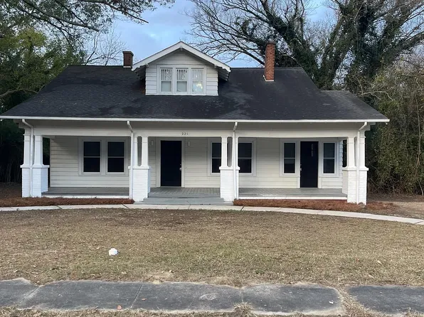 221 Line St, Batesburg, SC 29006