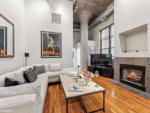 3rd image of 758 N Larrabee St APT 430