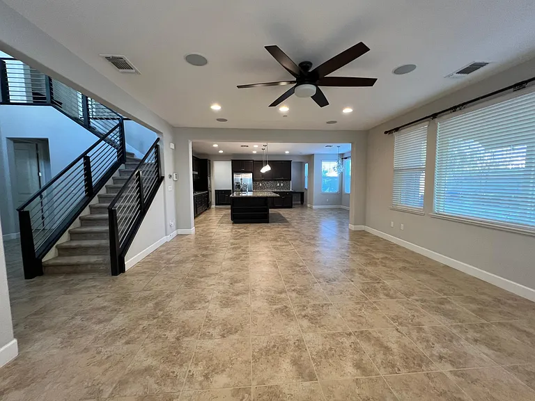 379 W Beckman Ct — Photo 5