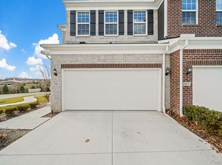 351 Strawberry Dr, Rochester Hills, MI 48307