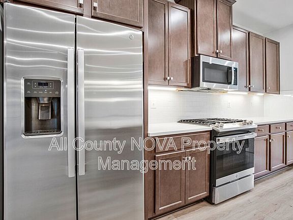4th image of 10936 Presidential Pkwy