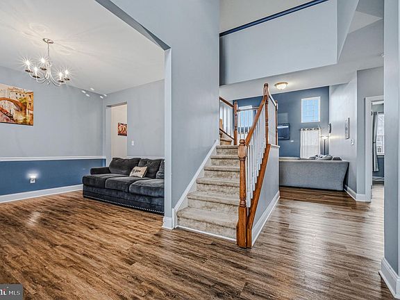 3rd image of 413 Rederick Ln
