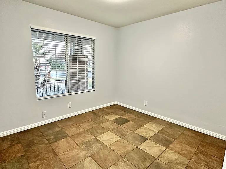 3060 Christina St — Photo 17