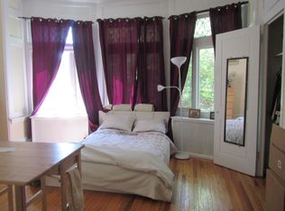 2049 Locust St APT 4, Philadelphia, PA 19103