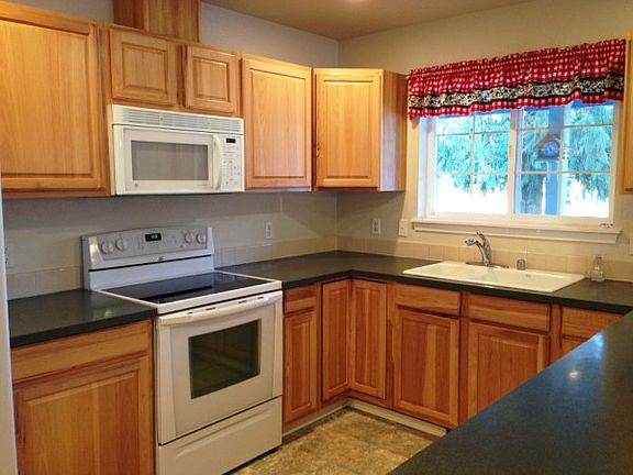2nd image of 1020 288th Street Ct E