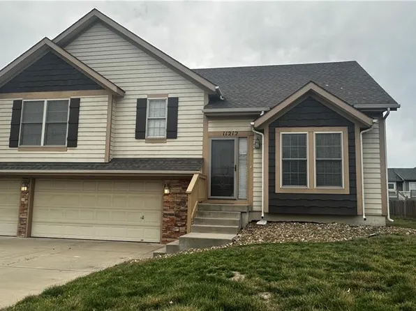 11212 N Summit St, Kansas City, MO 64155