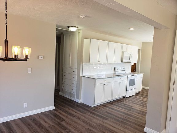 3rd image of 5891 S Utahna Dr
