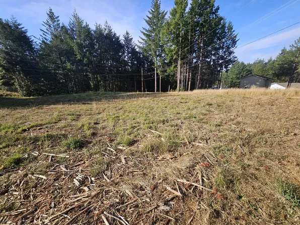 761 Redwood Rd, Whitethorn, CA 95589