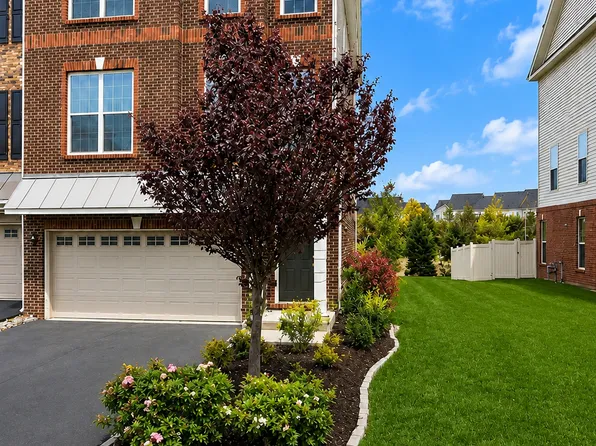 23745 Hopewell Manor Ter, Ashburn, VA 20148