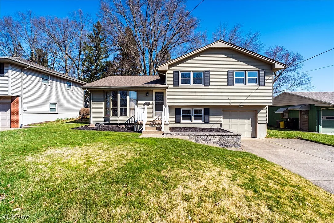 3870 Ayrshire Dr photo 1