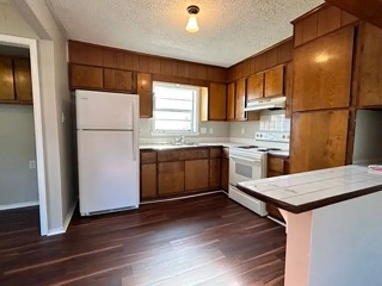 212 Lawler Ave — Photo 12