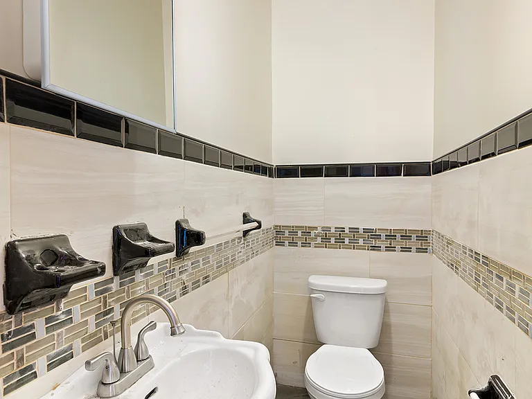 1567 De Kalb Ave #3R — Photo 10