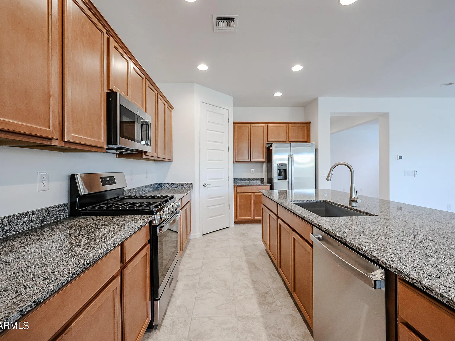 4 bed, 3.0 bath, 2353 sqft, $2,450 — Photo 4