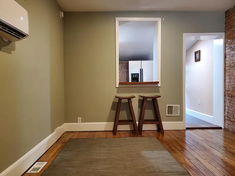 414 E Flora St — Photo 5