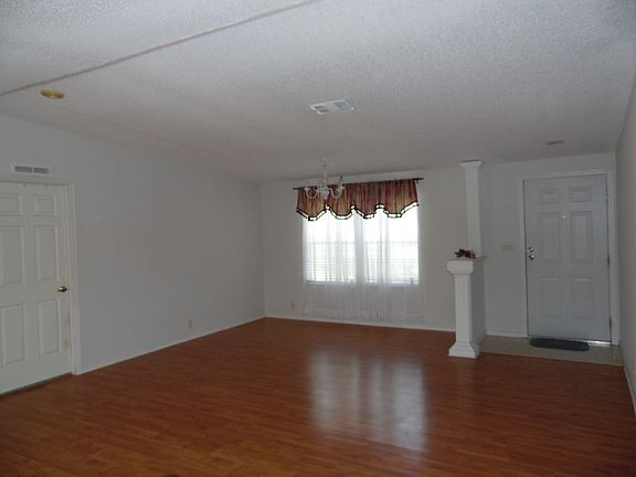 3rd image of 79 Crystal Ln