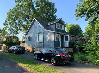 135 Temple St, Edison, NJ 08820