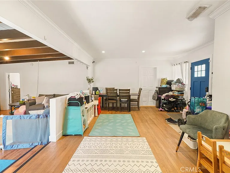 2358 Snowden Ave — Photo 12
