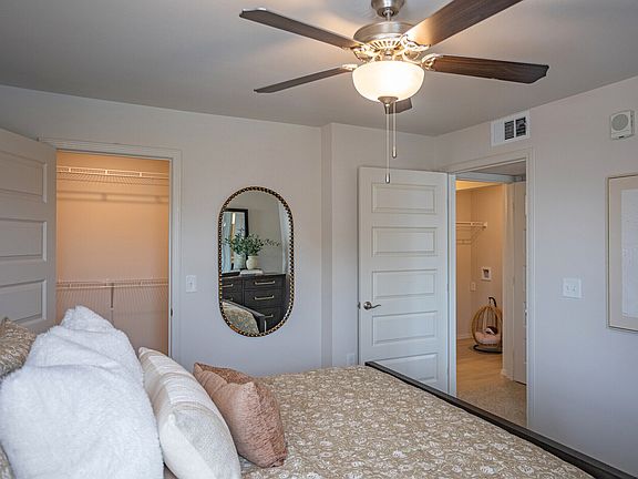 3rd image of 304 1st St APT I