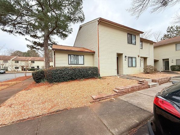 1090 Country Ct