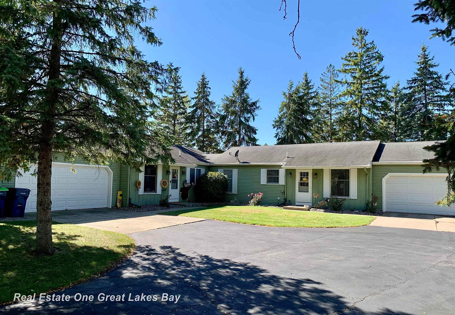 5703/5705 Lessandro St photo 1