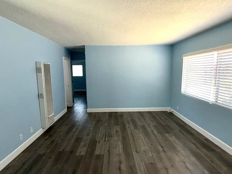 564 N Citrus St — Photo 4