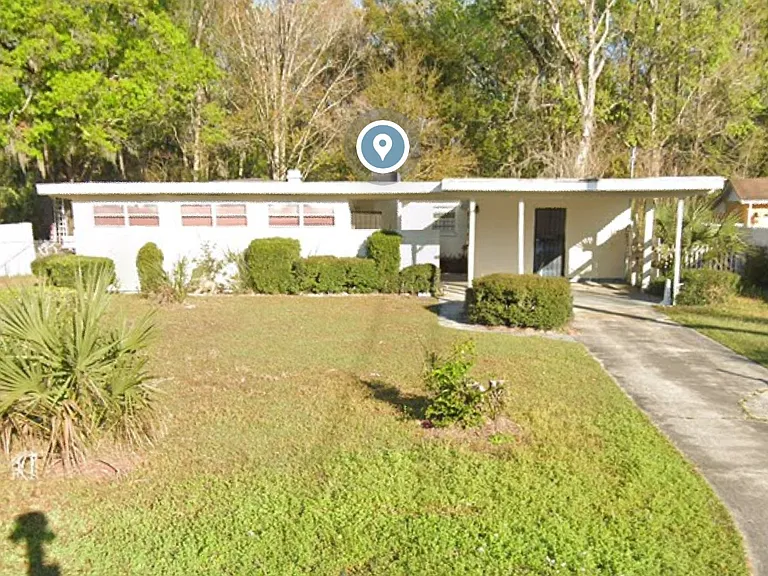 Clyde Dr — Photo 1