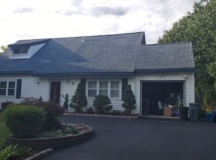 122 Forest Rd, Centereach, NY 11720