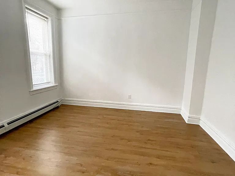 2030 E 12th St #1F — Photo 10