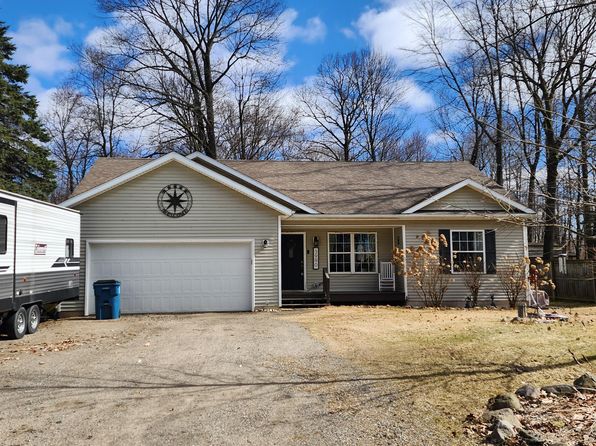 3990 E Shore Dr, Stanton, MI 48888