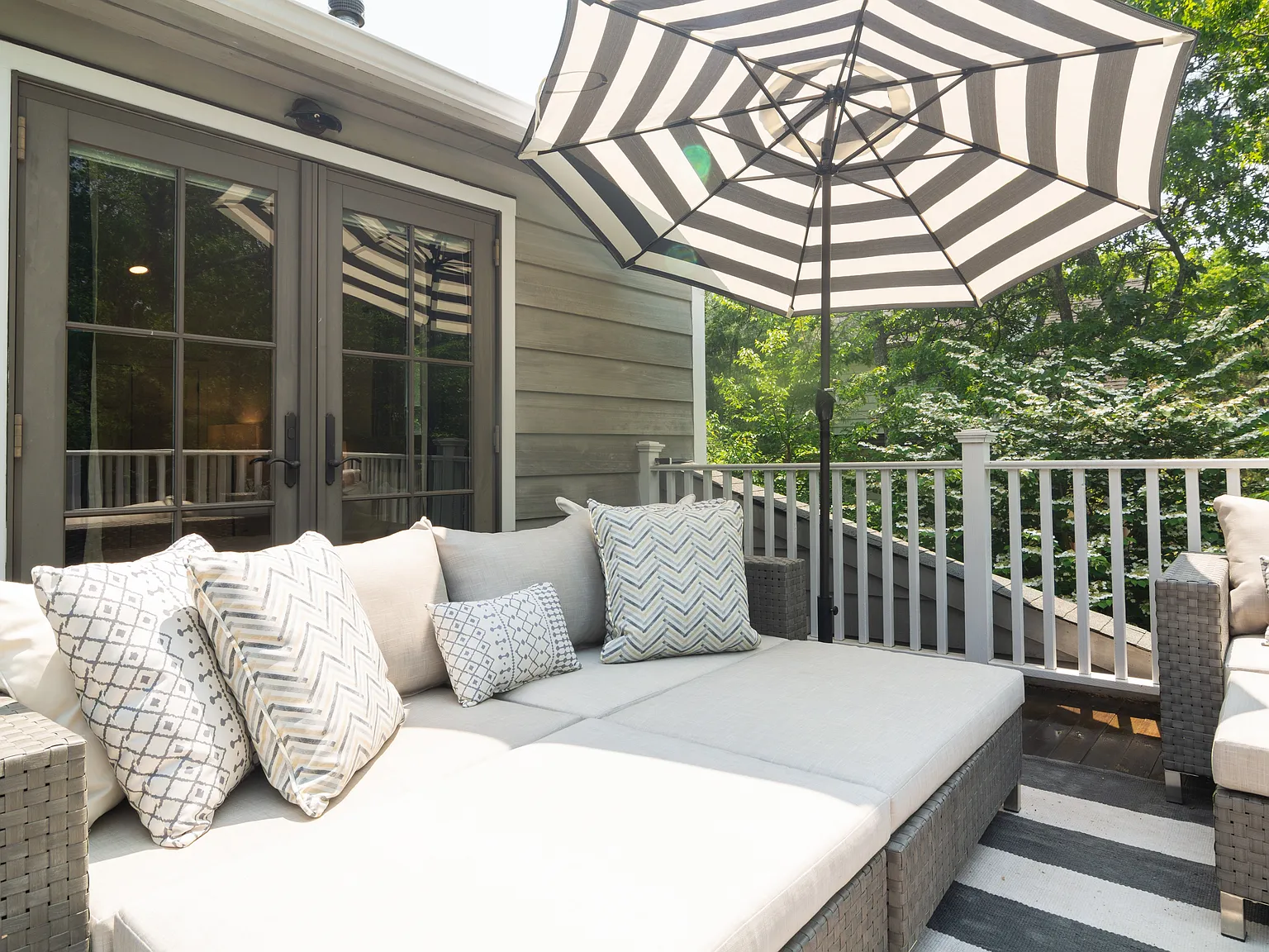 Your Summer Oasis in East Hampton — Photo 3