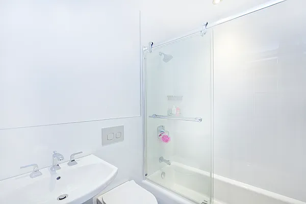 Rented by R New York | media 34