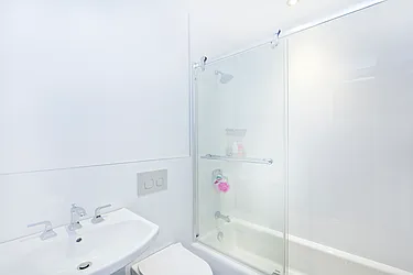 Rented by R New York