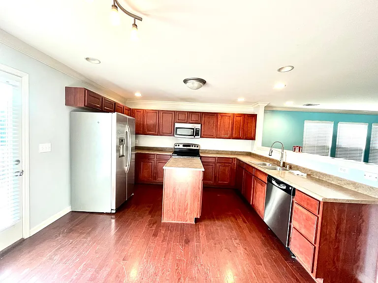 996 Applecross Dr — Photo 3