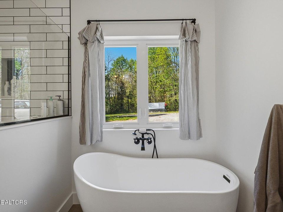 28th image of 8212 Barker Rd